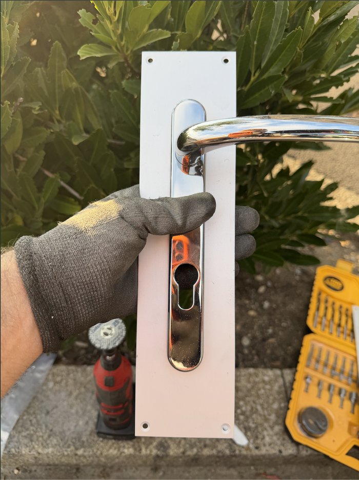 New multi-point door handle and euro cylinder fitted after an emergency door repair